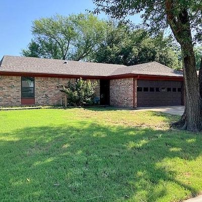 1704 Bordeaux Ln, Greenville, TX 75402