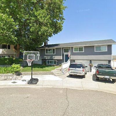 1730 Goldfinch Ct, West Richland, WA 99353