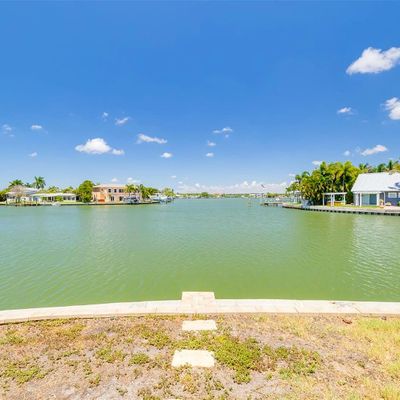 17411 1 St St E, Redington Shores, FL 33708