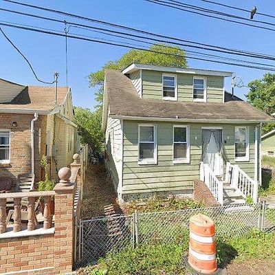 16 Cherokee St, Staten Island, NY 10305