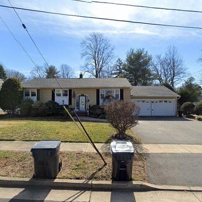 16 Hickory St, Metuchen, NJ 08840