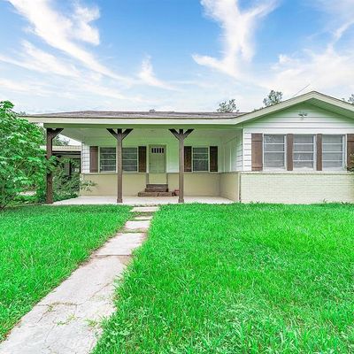 1602 W Blum St, Alvin, TX 77511