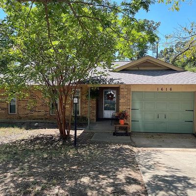 1616 Meadow Oak St, Denton, TX 76209