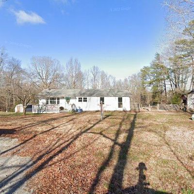 185 B Y Brown Rd, Charlotte, TN 37036