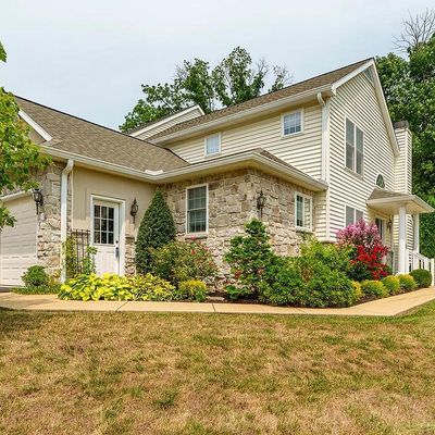 19 Red Leaf Ln, Lancaster, PA 17602