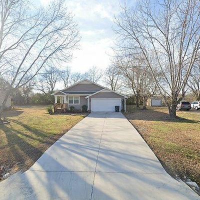 19 Village Park Dr, Fayetteville, TN 37334