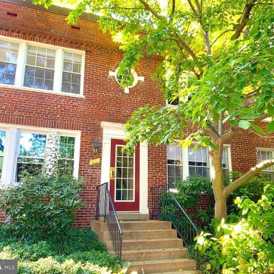 1900 N Rhodes Street, Arlington, VA 22201