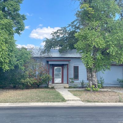 1903 Avenue J, Hondo, TX 78861