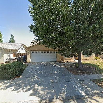 1918 E Sandalwood Ave, Tulare, CA 93274