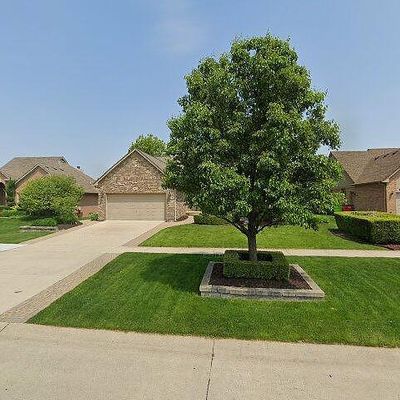 19571 Pine Cone Dr, Macomb, MI 48042