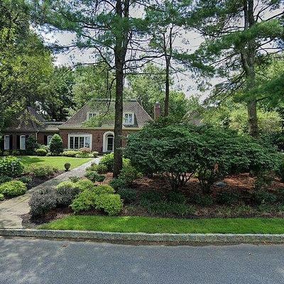 2 Canoe Ln, Roseland, NJ 07068