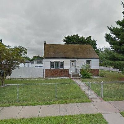 2 Dorothy St, Hicksville, NY 11801