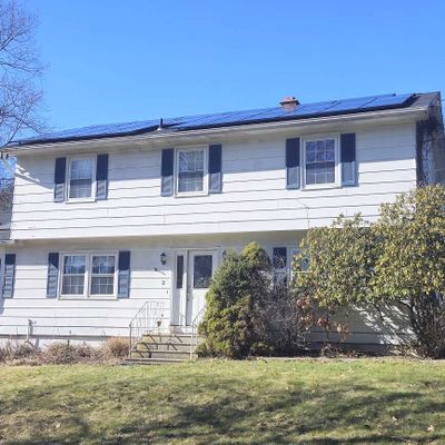 2 Rolf Dr, Danbury, CT 06810