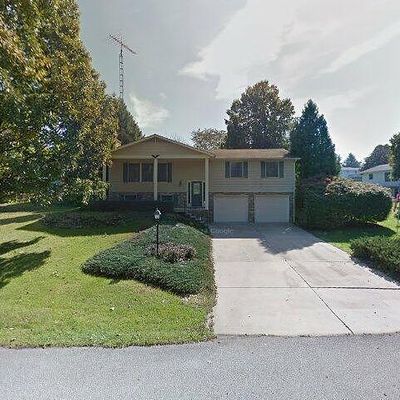 2 Surrey Ct, Chambersburg, PA 17201