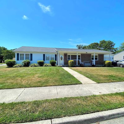 2 Surrey Dr, Egg Harbor Township, NJ 08234