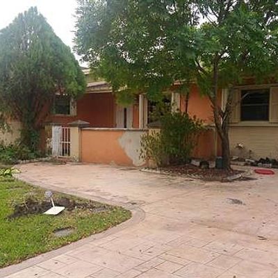 17630 Nw 82 Nd Ave, Hialeah, FL 33015