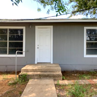 177 Barnes Ave, Charlotte, TX 78011