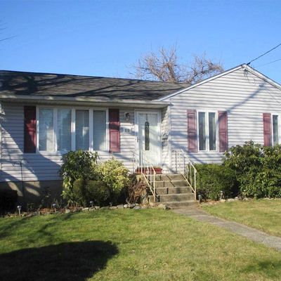 18 Buena Vista Blvd, Lindenhurst, NY 11757