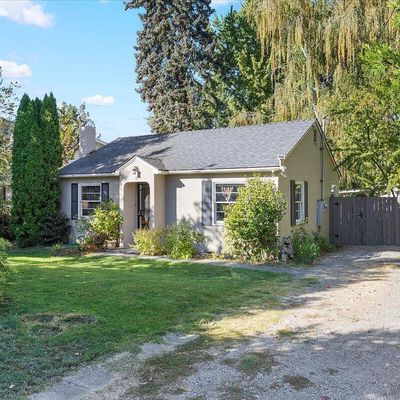 18 Highland Dr, Medford, OR 97504