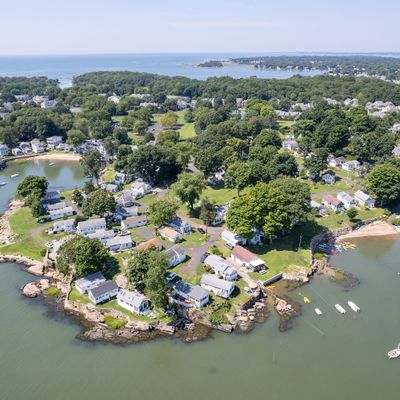 18 Lanphiers Cove Camp, Branford, CT 06405