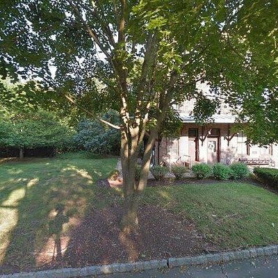 18 Railroad Pl, Pennington, NJ 08534