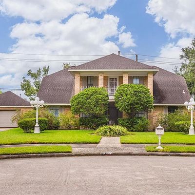 1804 Eagles Cv, Friendswood, TX 77546