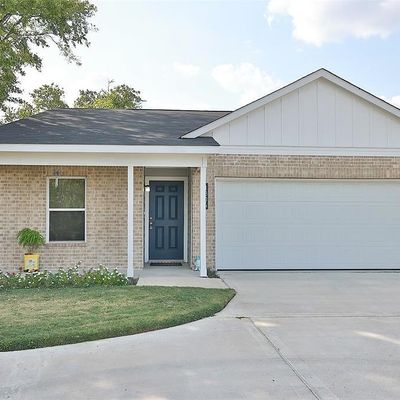 1804 Groesbeck St, Bryan, TX 77803