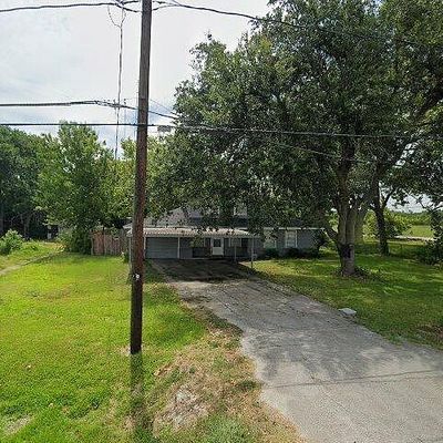 1811 Main St, Highlands, TX 77562