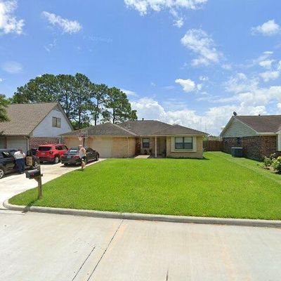 1823 Westwood Dr, Stafford, TX 77477