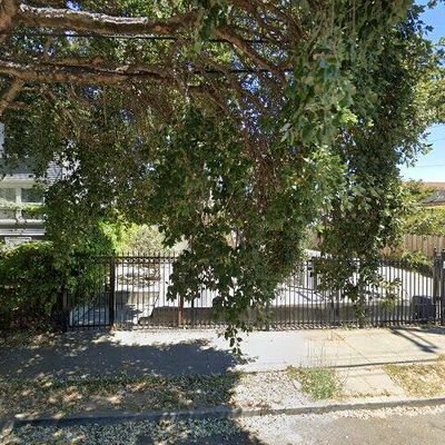 1824 Irving Ave, Oakland, CA 94601