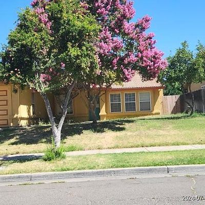 1825 Creekside Dr, Merced, CA 95348