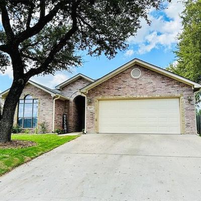 1833 Roadrunner Dr, Weatherford, TX 76088