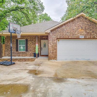 1837 Jennifer Ct, Azle, TX 76020