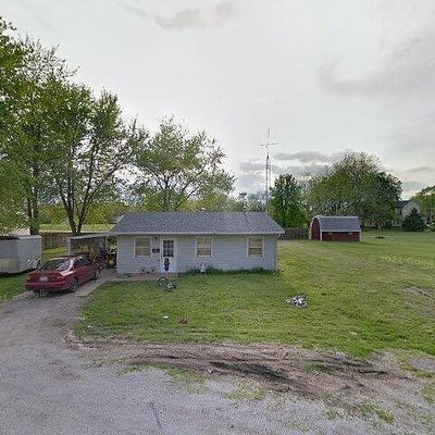 207 Brenda Ln, Girard, IL 62640