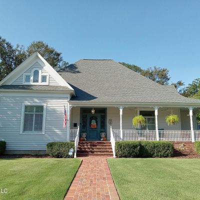 207 E Gresham St, Indianola, MS 38751