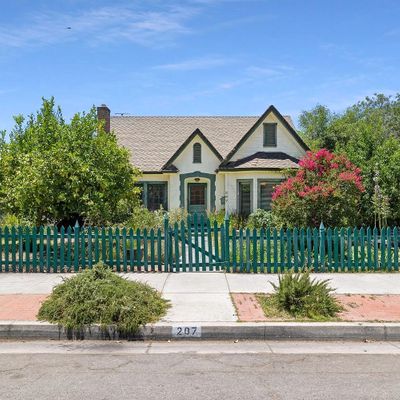 207 Oleander Ave, Bakersfield, CA 93304