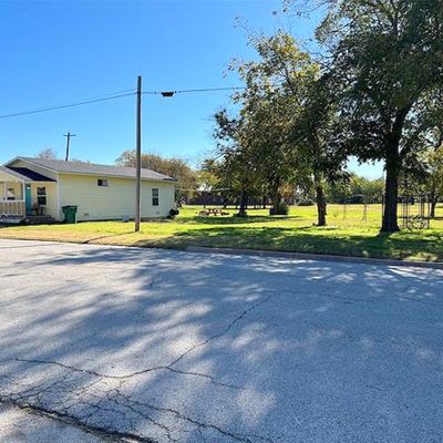 207 W Walnut St, Nocona, TX 76255