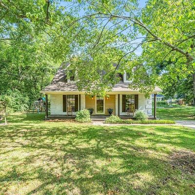 207 White Dr, Starkville, MS 39759