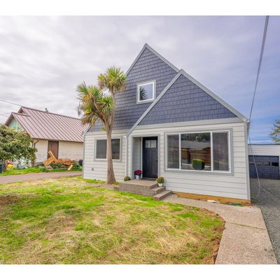 2072 Harrison St, North Bend, OR 97459