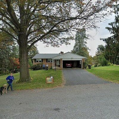 208 Hilltop Rd, Boiling Springs, PA 17007