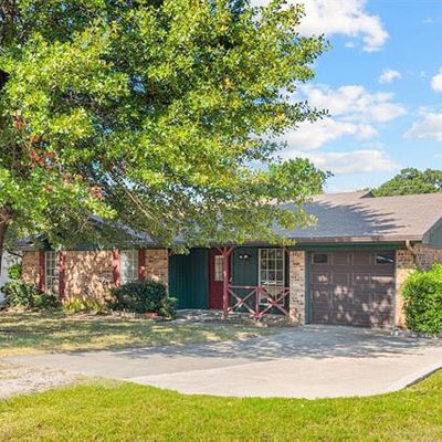 208 Lilac Ln, Azle, TX 76020