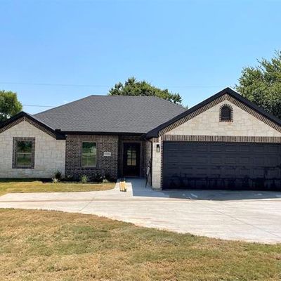 208 W Locust Street, Collinsville, TX 76233