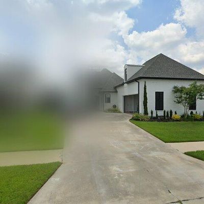 208 Woodstone Dr, Lafayette, LA 70508