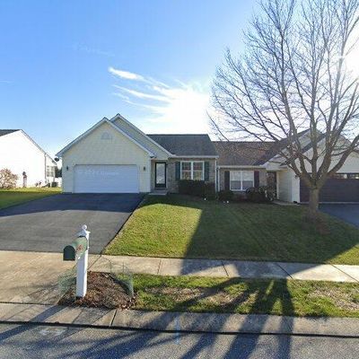 2084 Weeping Willow Ln, Mount Joy, PA 17552