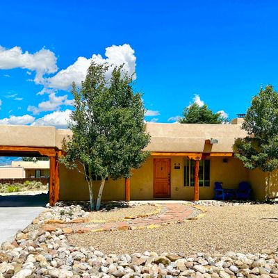 209 Las Olas Dr, Taos, NM 87571