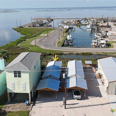 210 E Bay Ave, Seadrift, TX 77983