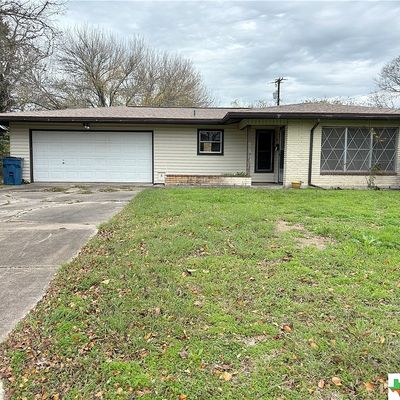 210 Houston St, Port Lavaca, TX 77979