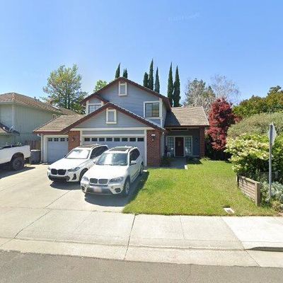 210 Holly Ct, Dixon, CA 95620