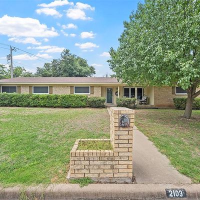 2103 White St, Clifton, TX 76634