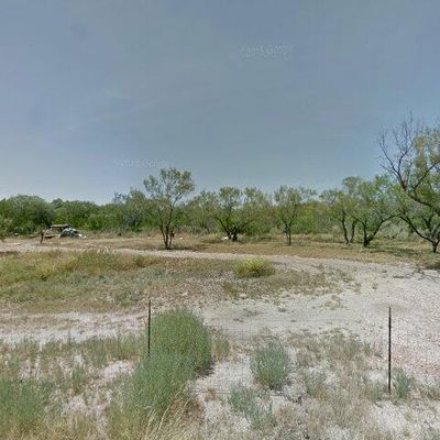 211 8th St, Christine, TX 78012